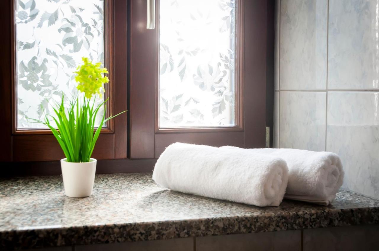 Apartment Roze Ровин Екстериор снимка