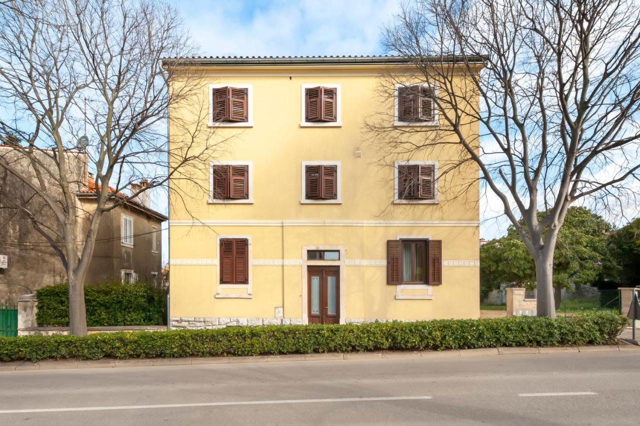 Apartment Roze Ровин Екстериор снимка