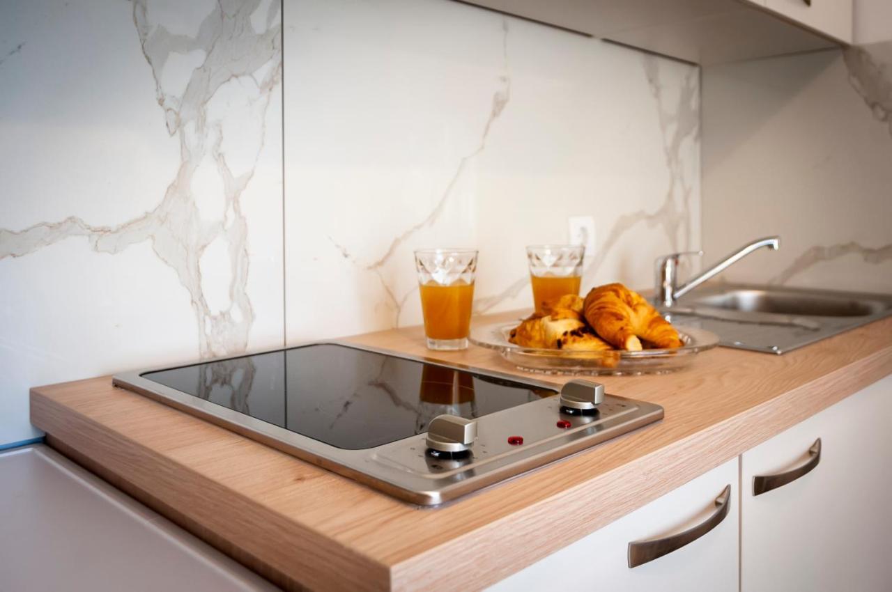 Apartment Roze Ровин Екстериор снимка