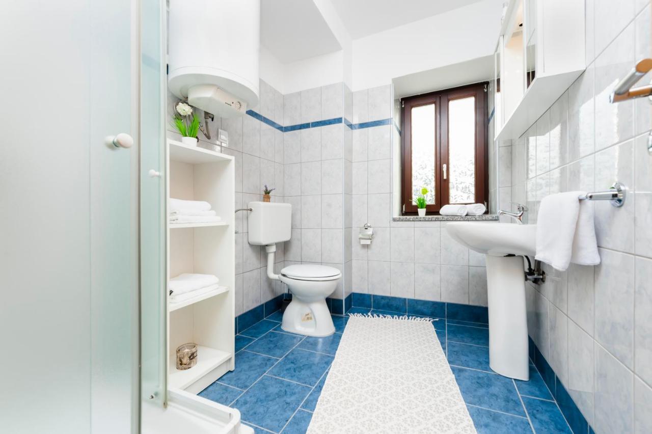 Apartment Roze Ровин Екстериор снимка